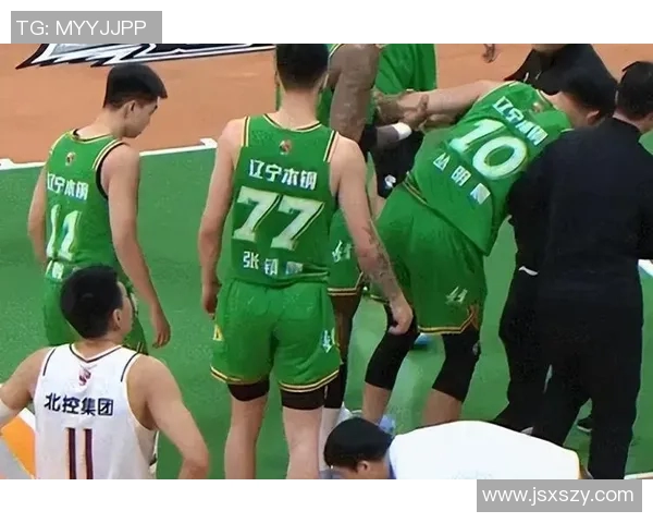 姚明在赛场上拼搏不息输掉比赛却赢得了尊重与荣耀