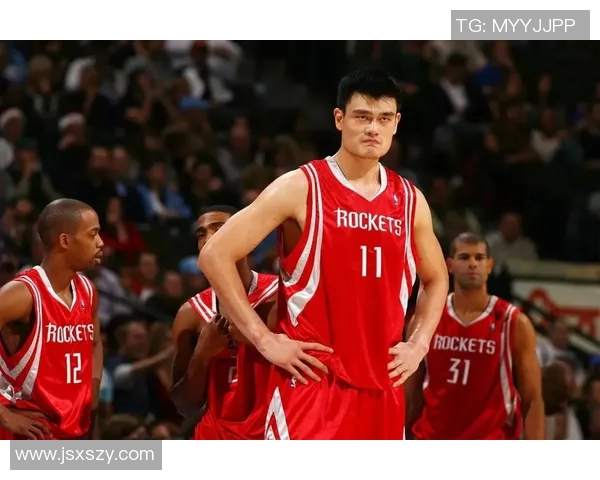 姚明领衔火箭对决雷霆展现巨星风采激烈碰撞引发球迷热议