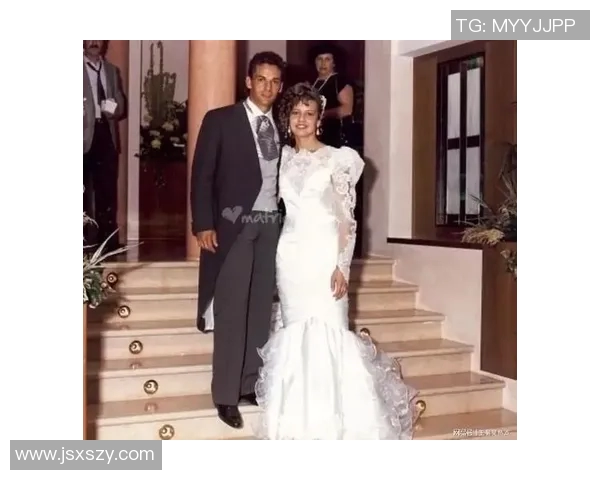 现役足球明星与其美丽妻子的幸福生活揭秘与甜蜜瞬间分享